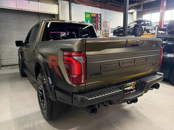 2025 Ford F-150 Raptor XIV Рестайлинг, зелёный - вид 5