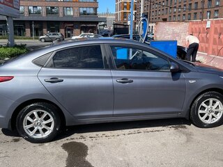 2018 Hyundai Solaris II, серый, 1350000 рублей, вид 2