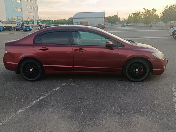 2008 Honda Civic VIII, красный - вид 2