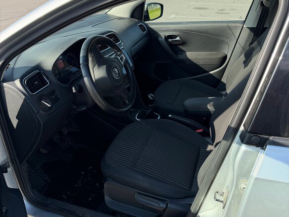 2013 Volkswagen Polo V, серебристый, 650000 рублей - вид 7
