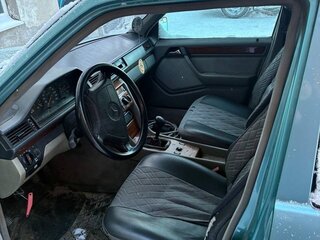 1994 Mercedes-Benz E-Класс 220 I (W124), голубой, 180000 рублей, вид 5