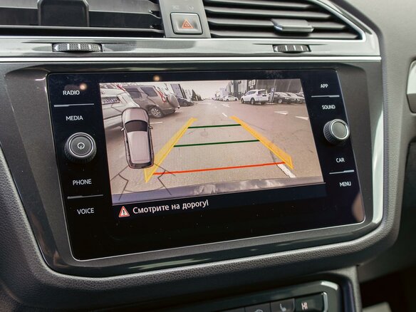 2019 Volkswagen Tiguan II, чёрный, 2655000 рублей - вид 12