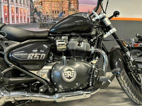 2025 Royal Enfield Super Meteor, чёрный, 755000 рублей, вид 5