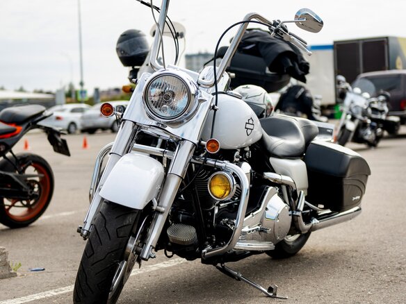 2005 Harley-Davidson Road King, белый - вид 1