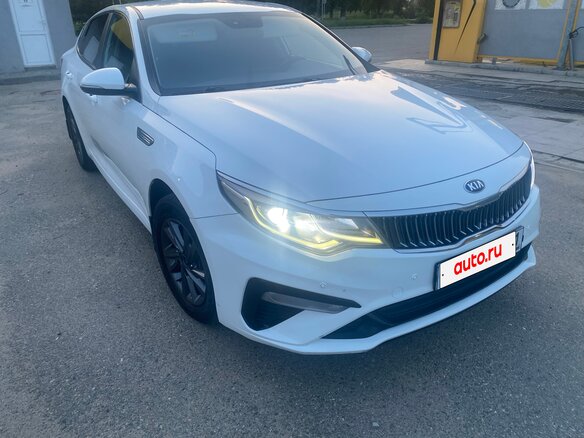 2019 Kia Optima IV Рестайлинг, белый, 1290000 рублей - вид 2