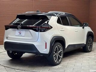2021 Toyota Yaris Cross I, белый, 1390000 рублей, вид 3