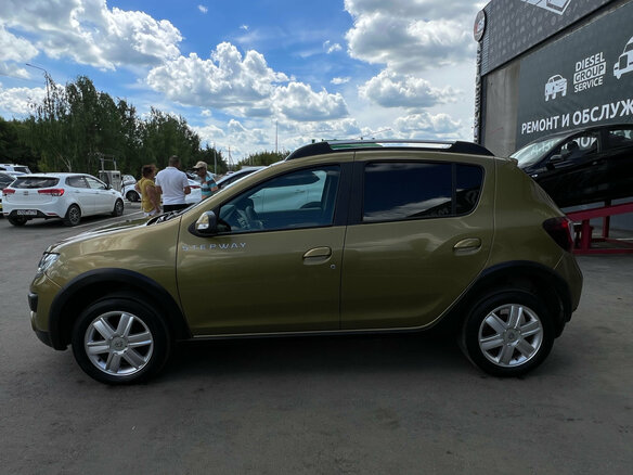 2017 Renault Sandero Stepway II, золотистый - вид 3
