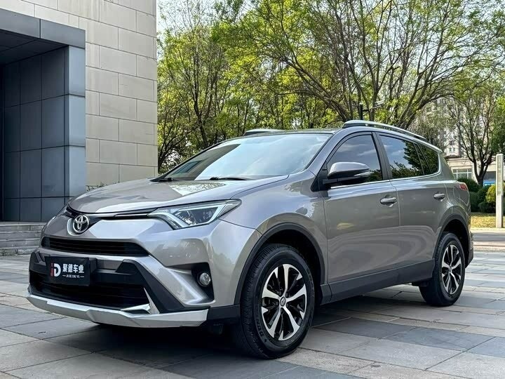 Открыть фотографии: Toyota RAV4 IV (XA40) Рестайлинг