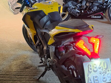 2016 Bajaj Pulsar RS 200, жёлтый, 250000 рублей, вид 2