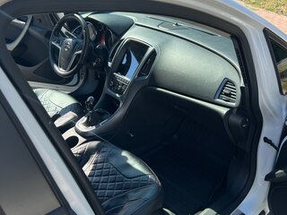 2012 Opel Astra J Рестайлинг, белый, 700000 рублей, вид 4