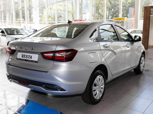 2026 Lada (ВАЗ) Vesta I Рестайлинг (NG), серебристый - вид 5