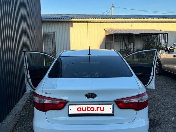 2012 Kia Rio 4-speed III, белый, 710000 рублей - вид 5