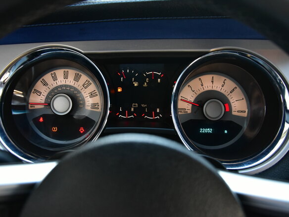 2011 Ford Mustang V Рестайлинг, белый, 1750000 рублей - вид 14