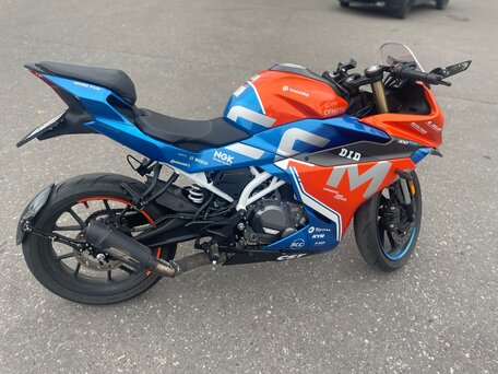 2023 CFMoto 300SR, оранжевый, 380000 рублей, вид 4