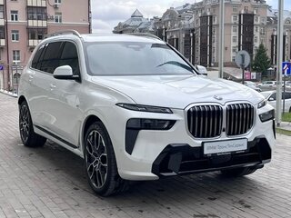 2025 BMW X7 40i I (G07) Рестайлинг, белый, 16490000 рублей, вид 3