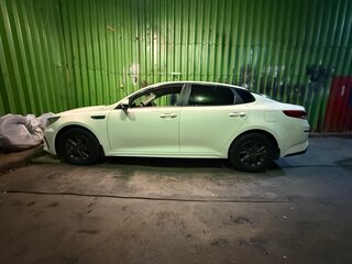 2019 Kia Optima IV Рестайлинг, белый, 2200000 рублей, вид 4