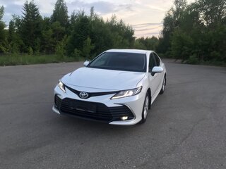 2021 Toyota Camry VIII (XV70) Рестайлинг, белый, 2650000 рублей, вид 2