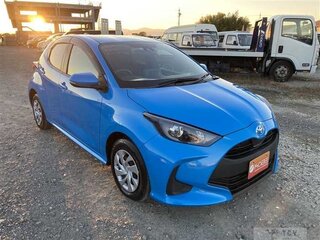 2022 Toyota Yaris IV, синий, 1030000 рублей, вид 2