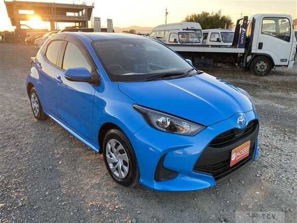 2022 Toyota Yaris IV, синий, 1030000 рублей - вид 1