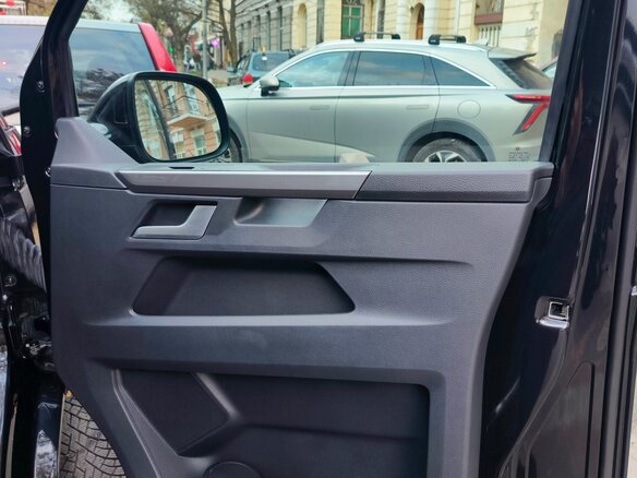 2021 Volkswagen Multivan T6 Рестайлинг, чёрный, 7850000 рублей - вид 17