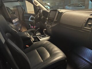 2018 Toyota Land Cruiser 200 Series Рестайлинг 2, чёрный, 6850000 рублей, вид 4