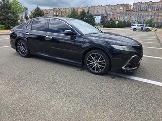 2018 Toyota Camry VIII (XV70), чёрный, 2380000 рублей, вид 3