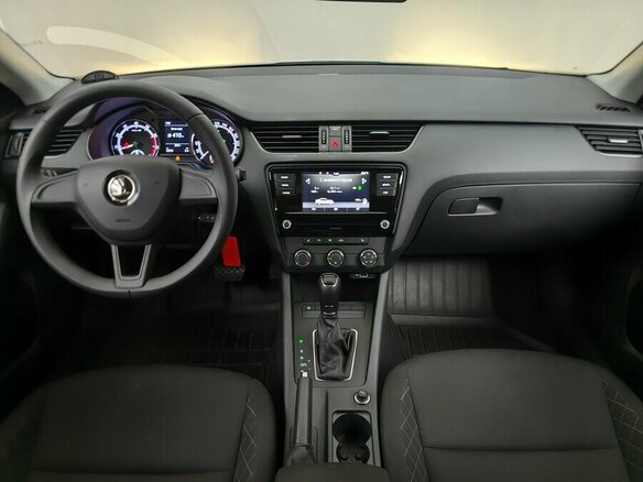 2020 Skoda Octavia III (A7) Рестайлинг, белый, 1840000 рублей - вид 12