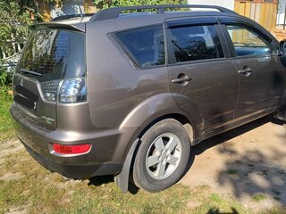 2011 Mitsubishi Outlander II Рестайлинг, коричневый, 1800000 рублей, вид 4