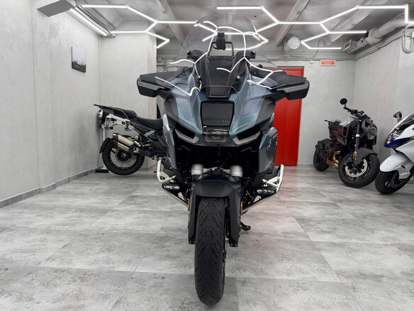 2025 BMW R 1300 RT, зелёный - вид 1