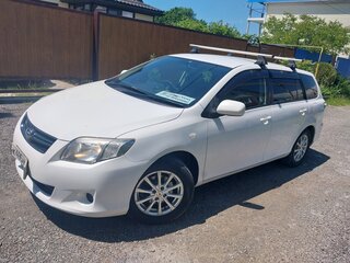 2010 Toyota Corolla Fielder X (E140, E150) Рестайлинг, белый, 700000 рублей, вид 1