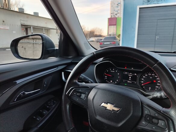 2021 Chevrolet TrailBlazer III, чёрный, 1750000 рублей - вид 10