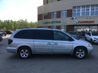 2005 Chrysler Town & Country IV Рестайлинг, серебристый, 845000 рублей, вид 4