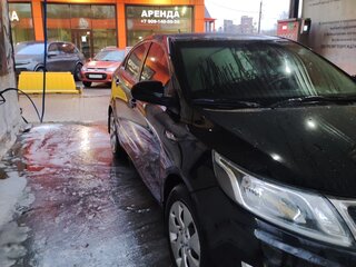 2012 Kia Rio 5-speed III, чёрный, 780000 рублей, вид 1
