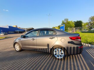 2017 Kia Rio III Рестайлинг, серый, 1100000 рублей, вид 5