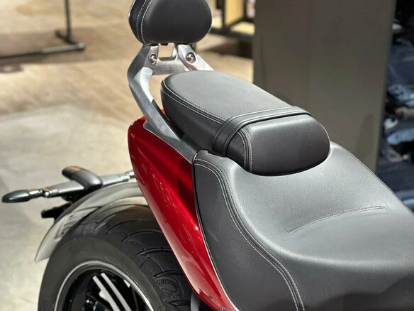2023 Triumph Rocket 3, красный, 2990000 рублей - вид 25
