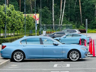 2014 BMW 7 серии 750i xDrive V (F01/F02/F04) Рестайлинг, голубой, 3500000 рублей, вид 1