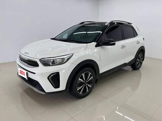 2023 Kia Stonic I Рестайлинг, белый, 1717000 рублей, вид 1