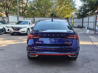 2023 Skoda Octavia IV (A8), синий, 1640000 рублей, вид 5