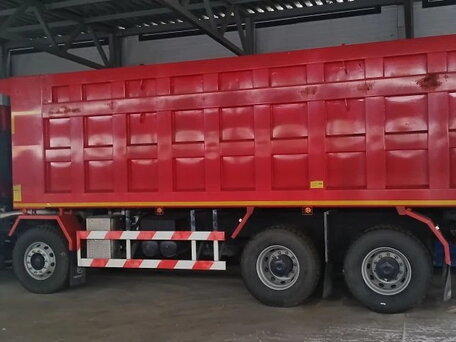 2023 IVECO-Hongyan 8x4 (CQ3406), красный, 7200000 рублей, вид 3