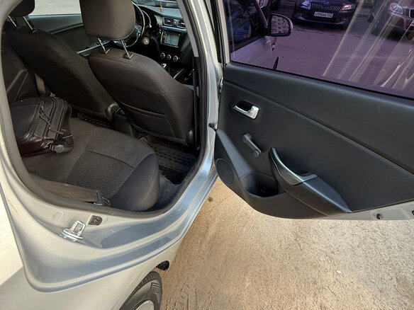2015 Kia Rio III Рестайлинг, серый - вид 16