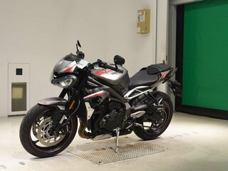 2022 Triumph Street Triple, серый, 887000 рублей, вид 4