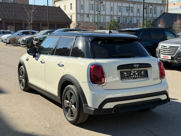 2023 Mini Hatch Cooper III (F55/F56) Рестайлинг 2, чёрный, 2310000 рублей - вид 8