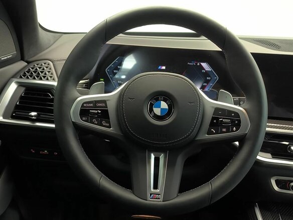 2025 BMW X5 M60i IV (G05/G18) Рестайлинг, серый - вид 14