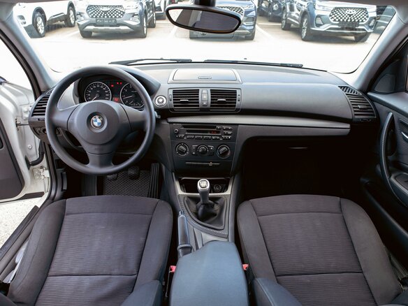 2008 BMW 1 серии 116i I (E81/E82/E87/E88) Рестайлинг, белый, 895000 рублей - вид 14