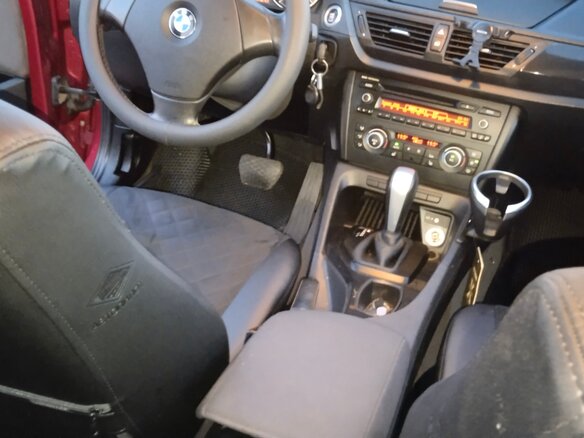 2011 BMW X1 18i I (E84), красный, 1000000 рублей - вид 16