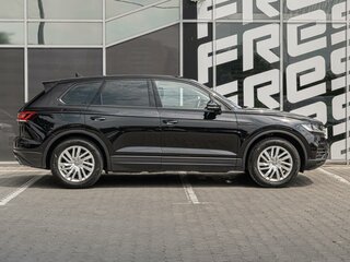 2018 Volkswagen Touareg III, чёрный, 3800000 рублей, вид 5