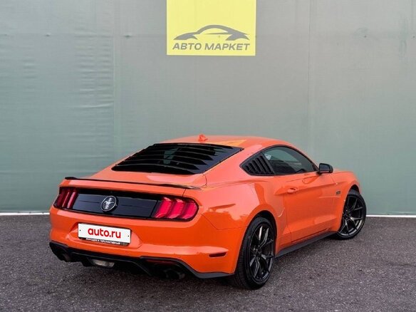 2020 Ford Mustang VI Рестайлинг, оранжевый, 4300000 рублей - вид 5