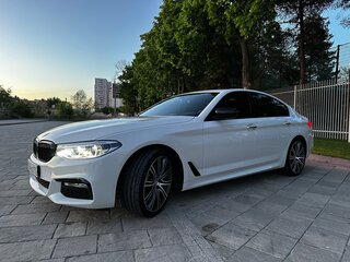 2017 BMW 5 серии 540i VII (G30/G31/G38), белый, 4150000 рублей, вид 4