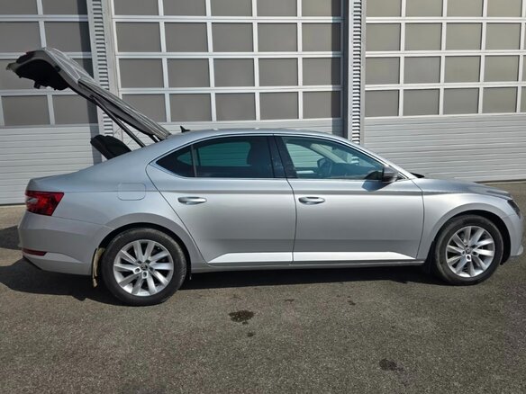2023 Skoda Superb III Рестайлинг, серебристый, 2650000 рублей - вид 5