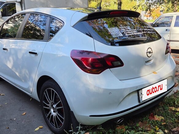 2012 Opel Astra J Рестайлинг, белый, 1100000 рублей - вид 4